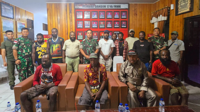 Sempat Diamankan karena Diduga Kelompok Bersenjata, Enam Warga Sipil Dibebaskan