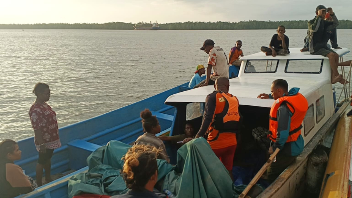 12 Penumpang Speedboat yang Terombang-Ambing di Perairan Puriri Berhasil Dievakuasi
