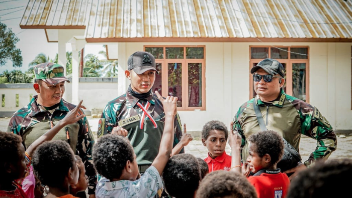Berkunjung ke Panti Asuhan Santa Susana Timika, Koops TNI Papua Salurkan Santuan dan Peralatan Sekolah