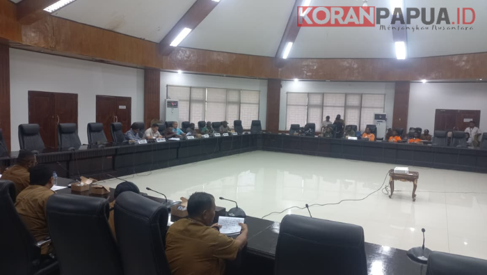 RDP Bersama DPRK Mimika, Petugas Kebersihan DLH Keluhkan Status Kerja hingga Besaran THR