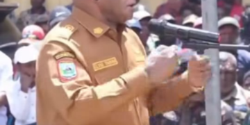 Sambil Menangis Bupati Elvis Tabuni Sebut Anak Kecil dan Mama-mama Tidak Salah, Pemkab Pucak Berduka