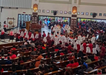 Perayaan Jumat Agung, Umat Katedral Tiga Raja Timika Hayati Makna Pengorbanan Kristus