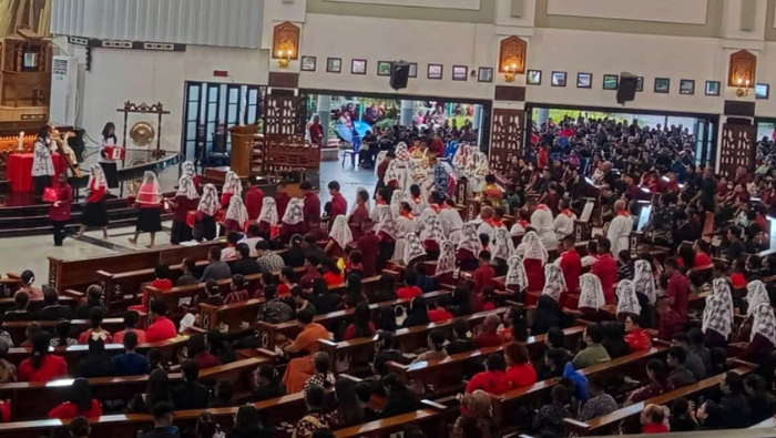 Perayaan Jumat Agung, Umat Katedral Tiga Raja Timika Hayati Makna Pengorbanan Kristus