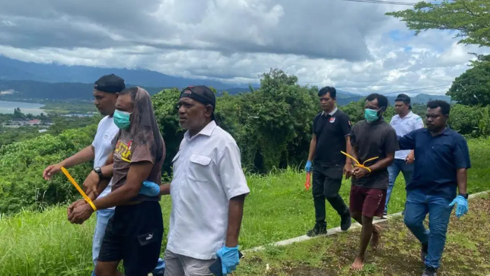 Dua Honorer Nekat Curi Patung Kasuari di Kantor Gubernur, Jual Kiloan, Ditangkap Polisi
