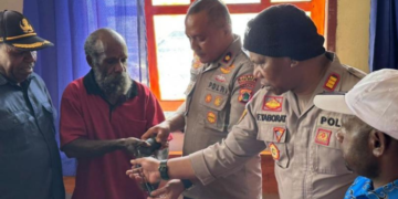 Keributan di Tengah Suasana Duka, Satu Warga Dilaporkan Tewas, Empat Polisi Terluka