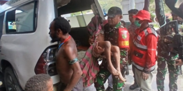 Tim Gabungan TNI-Polri  Evakuasi Pengungsi Korban KKB Legagak Telengeng ke RSUD Mulia