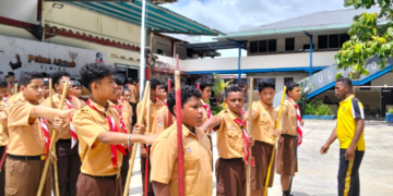 Tingkatkan Jiwa Patriot Sejak Dini, Polres Mimika Laksanakan Pembinaan Pramuka untuk Pelajar SMP