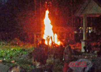 Sempat Ricuh Jelang Kremasi, Jenazah Junius Magai Akhirnya Dibakar Secara Adat