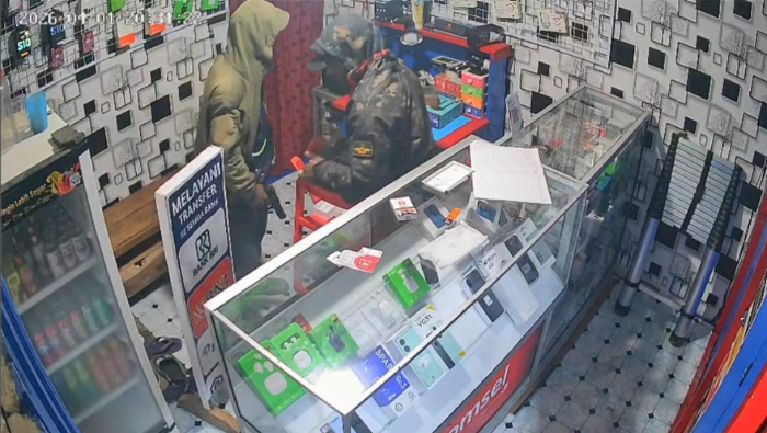 Perampokan Bersenjata Gasak Enam Handphone dan Uang Jutaan Rupiah