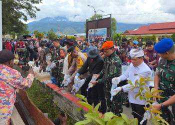 Aparat Gabungan dan Satgas Yon Parako 466 Pasgat Terlibat Pemusnahan Barang Bukti Miras dan Narkoba