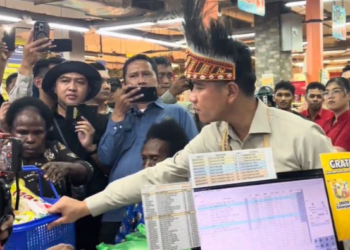 Kado Hari Kartini: Gibran Ajak 100 Mama Papua Berbelanja di Supermarket
