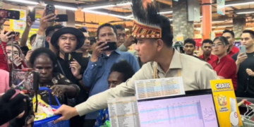 Kado Hari Kartini: Gibran Ajak 100 Mama Papua Berbelanja di Supermarket