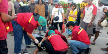 Oleng di Jalan Tidak Rata: Pengendara Motor Tabrak Kendaraan di Depan, Dilarikan ke RSUD Mimika