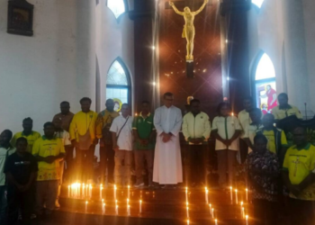 Wujud Solidaritas untuk Papua Damai, Pemuda Katolik Papua Tengah Nyalakan 1.000 Lilin