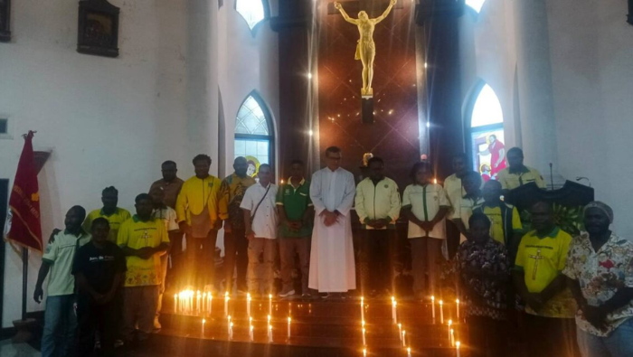 Wujud Solidaritas untuk Papua Damai, Pemuda Katolik Papua Tengah Nyalakan 1.000 Lilin