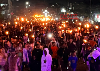 Ribuan Umat Kristiani di Mimika Ikuti Pawai Obor Sambut Fajar Paskah 2026