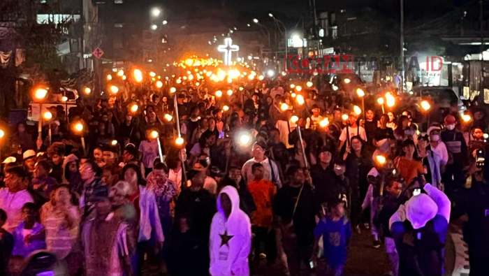 Ribuan Umat Kristiani di Mimika Ikuti Pawai Obor Sambut Fajar Paskah 2026