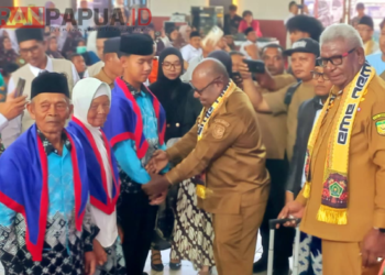 Bupati Mimika Lepas 120 Jemaah Haji Menuju Tanah Suci, Jemaah Tertua Berusia 90 Tahun