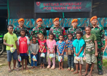 Satgas Yon Parako 466 Pasgat Hadirkan Kebahagiaan untuk Anak-Anak Perbatasan Boven Digoel