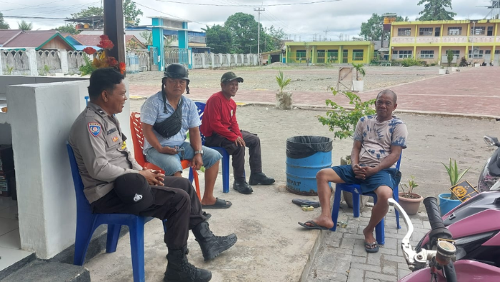 Langkah Kecil yang Bermanfaat: Aipda Budiman Sambangi Pos Security Masjid Baiturrahman Timika