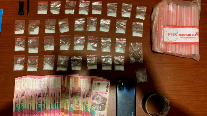 Polisi di Timika Tangkap Dua Pengedar dan Sita Ratusan Paket Sabu
