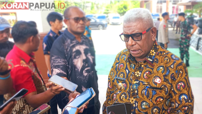 Rolling Jabatan Belum Dilakukan, Bupati Johannes Rettob Minta ASN Fokus Bekerja