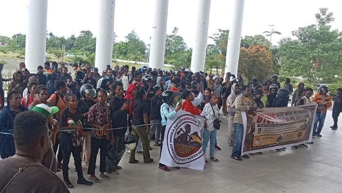 Serahkan Ratusan Berkas, APELCAMI Desak Disnaker Mimika Program Pelatihan untuk Pencaker Papua