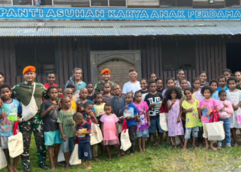 Satgas Yon Parako 466 Pasgat Salurkan Bantuan untuk Panti Asuhan Karya Anak Perdamaian