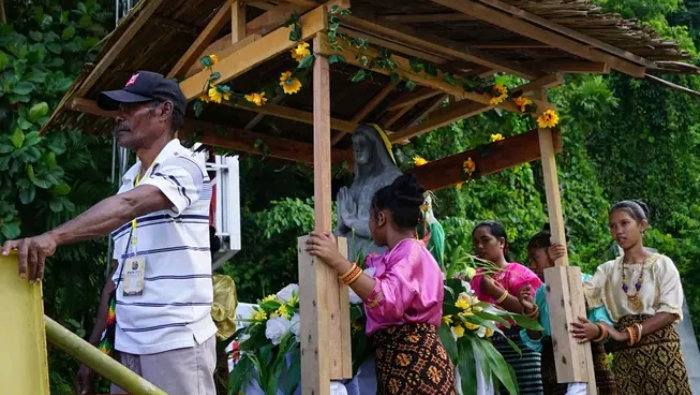 Perarakan Arca Bunda Maria Warnai Napak Tilas 132 Tahun Misi Katolik di Tanah Papua
