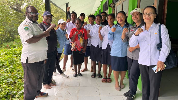 Langkah Kecil dari Mokwam: Napaki Jalan Panjang Anak-anak Papua untuk Bisa Sekolah