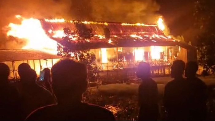 Kebakaran Gereja Katolik Poumako: Polisi Sebut Diduga Akibat Lilin yang Lupa Dipadamkan