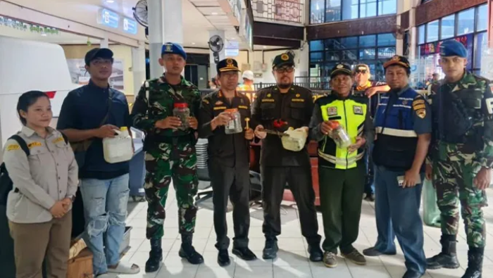 TNI AL Gagalkan Penyelundupan Enam Burung Kasturi Kepala Hitam