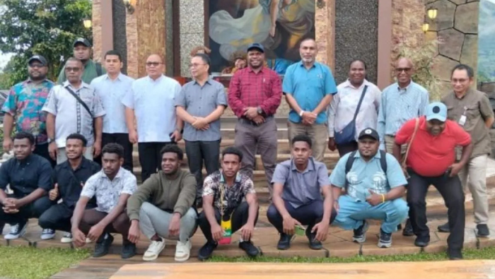 Menyemai Benih Calon Imam Katolik Amungme dan Kamoro di Kaki Gunung Lokon