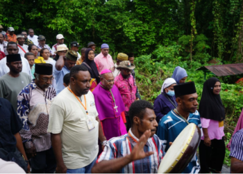 Perarakan Arca Bunda Maria Warnai Napak Tilas 132 Tahun Misi Katolik di Tanah Papua