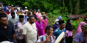 Perarakan Arca Bunda Maria Warnai Napak Tilas 132 Tahun Misi Katolik di Tanah Papua