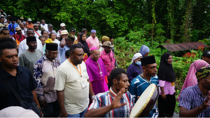 Perarakan Arca Bunda Maria Warnai Napak Tilas 132 Tahun Misi Katolik di Tanah Papua