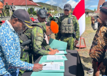 Merah Putih Berkibar di Puncak Jaya: Dukungan Satgas Pasgat Antarkan Lima Simpatisan kembali ke NKRI