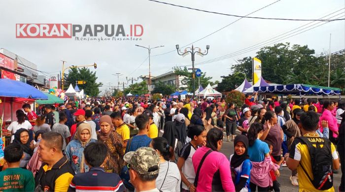Ratusan Warga Timika Padati CFD, Sambut HUT Bhayangkara ke-80