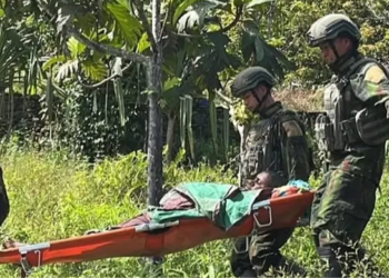 Prajurit TNI Berhasil Evakuasi Ibu Hamil di Medan Ekstrem Puncak Jaya
