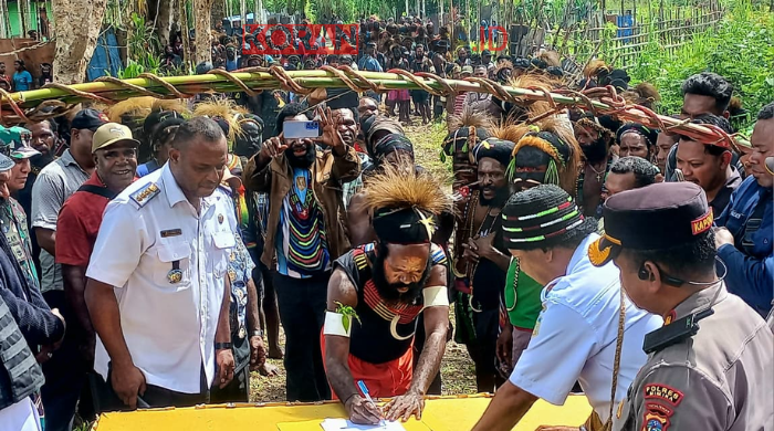 Ketika Kebun Rakyat Jadi Lumbung Logistik, Satgas Pasgat Dekai Dukung Ekonomi Warga
