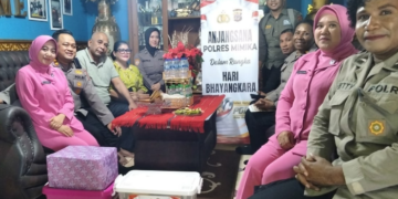 Jelang HUT Bhayangkara ke-80, Polres Mimika Jenguk Personel Sakit Menahun, Satu Anggota Berpulang