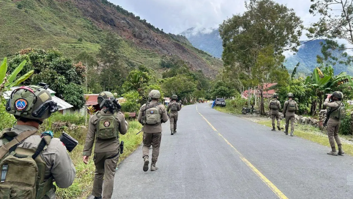 Jalin Kedekatan dengan Warga Puncak Jaya, Satgas ODC-2026 Gelar Patroli Jalan Kaki