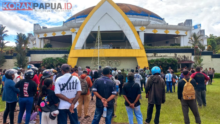 Apelcami Gelar Unjuk Rasa di DPRK Mimika, Desak Evaluasi Ketenagakerjaan dan Pendidikan OAP