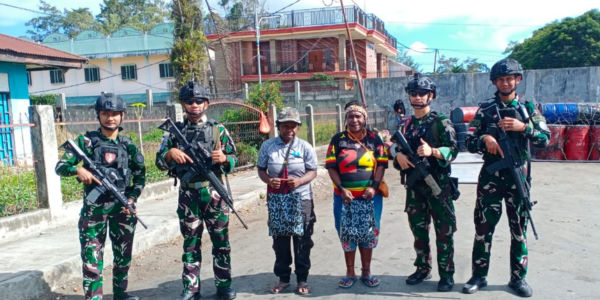 Di Tengah Tugas Menjaga Negeri, Satgas Pamtas RI-PNG Hadir untuk Warga Wamena