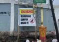 Ironi Kota Timika: Spanduk Larangan Hanya Pajangan, Sampah Menumpuk di Jalan Papua I