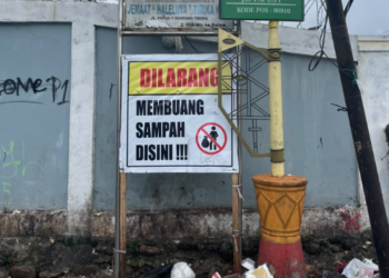 Ironi Kota Timika: Spanduk Larangan Hanya Pajangan, Sampah Menumpuk di Jalan Papua I