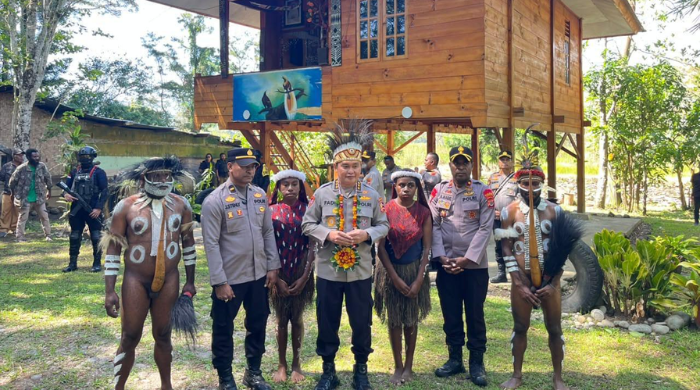 Kobarkan Semangat Belajar Anak-Anak Papua, Jenderal Bintang Tiga Kunjungi Pedalaman Jayawijaya