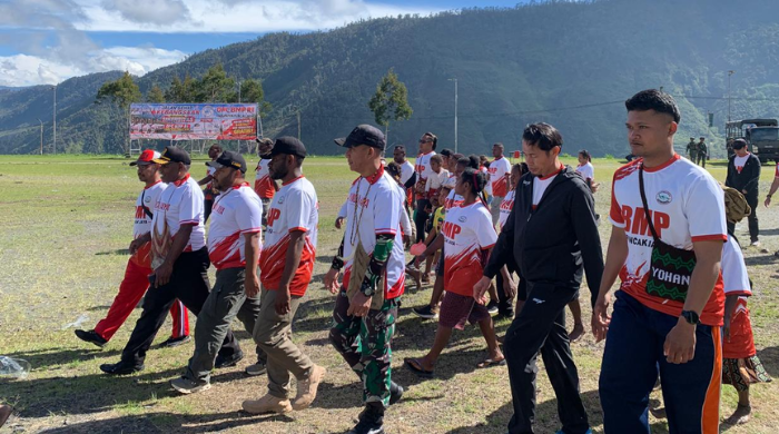 Pererat Persatuan di Puncak Jaya, Satgas Pasgat Dukung Jalan Sehat Kebangsaan