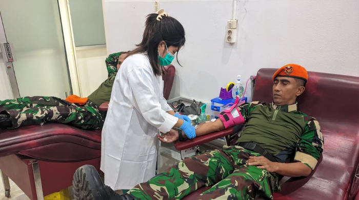 Prajurit Satgas Pamtas RI-PNG Donorkan Darah, Bantu Penuhi Stok PMI Merauke