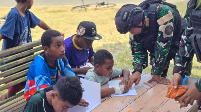 Satgas Pamtas Pos Nabire Dorong Pendidikan Anak Papua Lewat Program Generasi Papua Cerdas